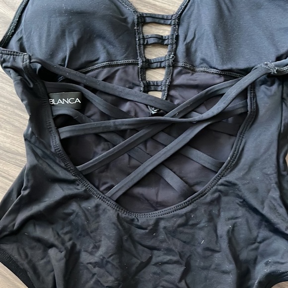 Black one piece! - Picture 3 of 4